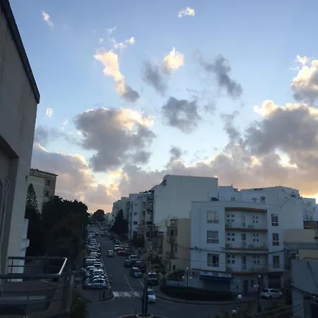 Msida Home Δωμάτια σε οικογενειακή κατοικία *